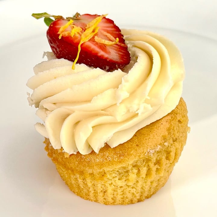 photo of Shoofly Vegan Bakery and Cafe Strawberry/Lemon Cupcake shared by @pdxveg on  09 May 2023 - review