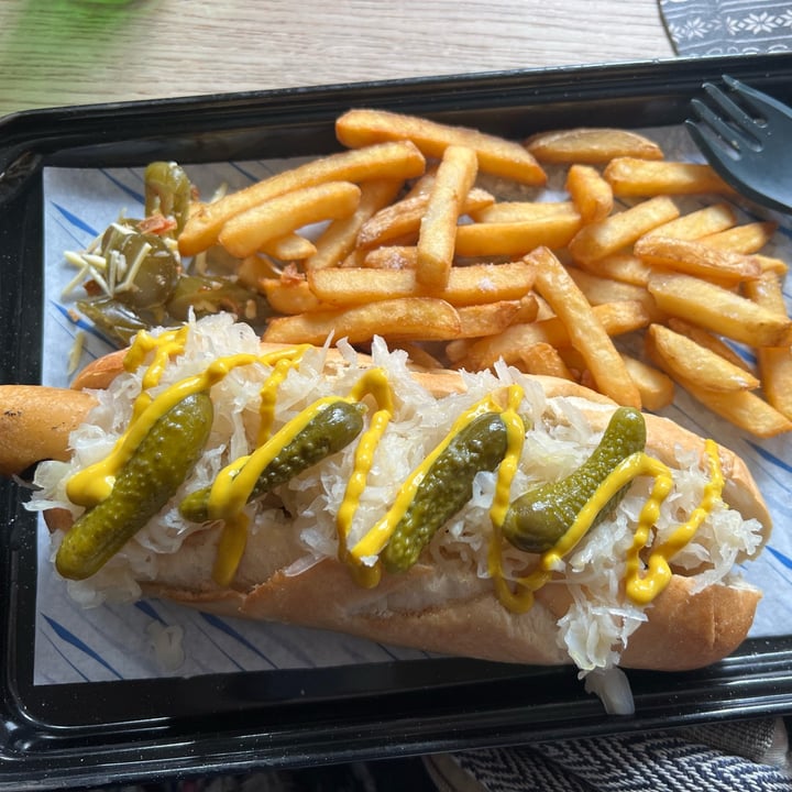 photo of The Blue Bell The Blondie Hotdog shared by @vegansearchparty on  06 Apr 2023 - review