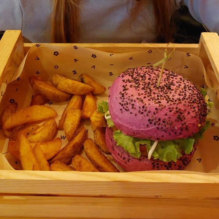 photo of Flower Burger Cherry Bomb shared by @silviaddox on  03 Apr 2023 - review
