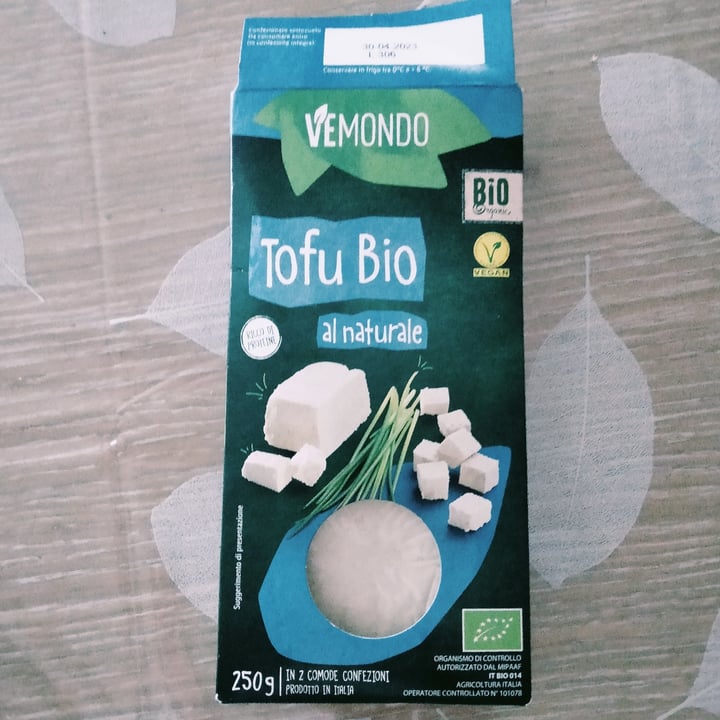 photo of Vemondo tofu al naturale shared by @ilariamende on  07 Apr 2023 - review