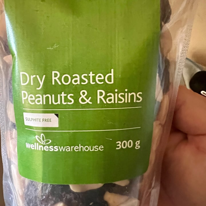 Wellness Warehouse dry roasted peanuts & raisins Review | abillion
