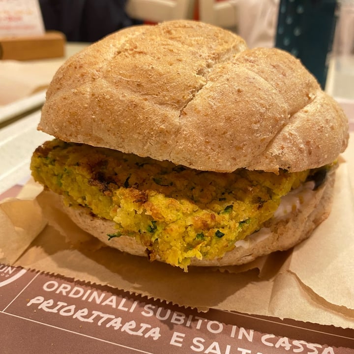 photo of M**Bun Slow Fast Food M** Vegan shared by @andradav on  28 May 2023 - review
