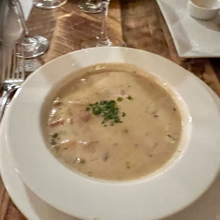 photo of Ravens Restaurant Oyster Clam Chowder shared by @orangeash on  12 Jan 2023 - review