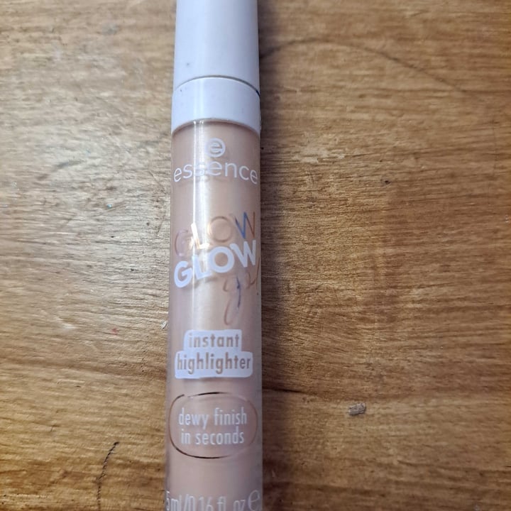 photo of Essence  Glow Glow Go shared by @ilariapetri on  07 Mar 2023 - review