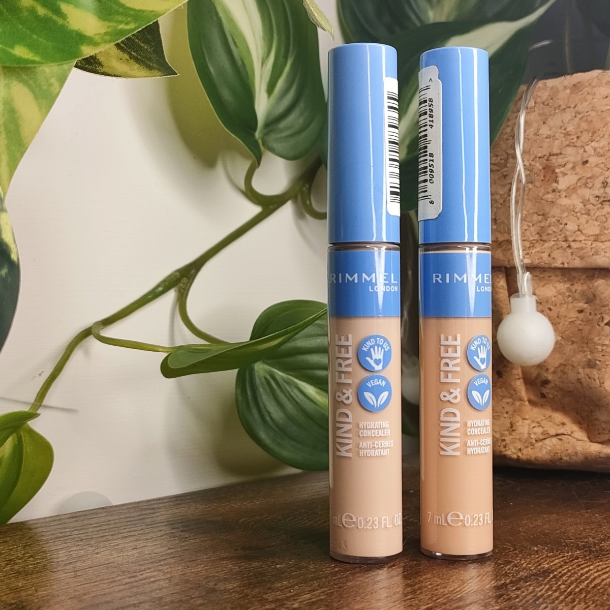Kind & Free Hydrating Concealer - Feuchtigkeitsspendender Abdeckstift Für Einen Frischen Look