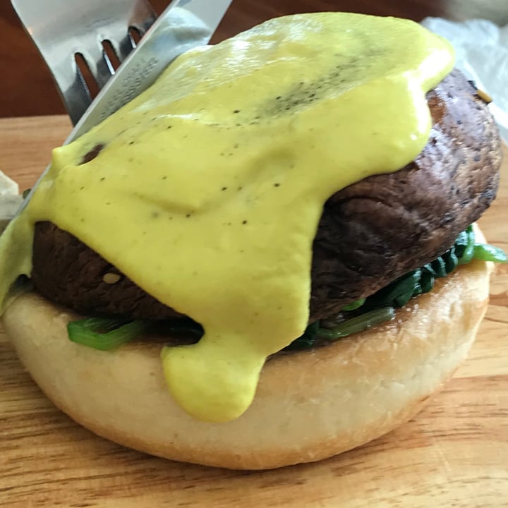 photo of Loving Nature Fortunate Coffee Cafe SG Portobello Benedict shared by @ziggyradiobear on  27 May 2023 - review