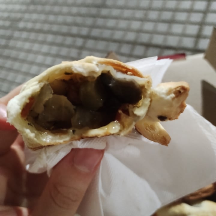 photo of Morita Express Mataderos Empanada de verduras asadas shared by @solvalentina on  01 Feb 2023 - review