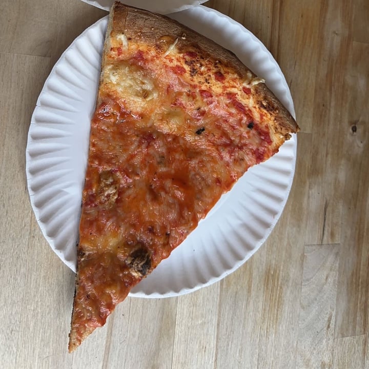 photo of Screamer's Pizzeria Cheese Slice shared by @averyeats on  07 Aug 2023 - review