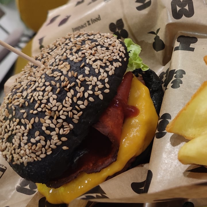 photo of Impact Food Smoked Burger Redefine shared by @alessiadb on  26 Apr 2023 - review