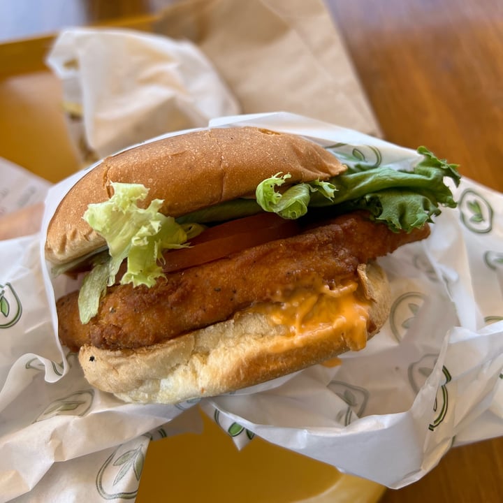 photo of Plant Power Fast Food Chicken’ Sandwich shared by @liberationbby on  29 Mar 2023 - review