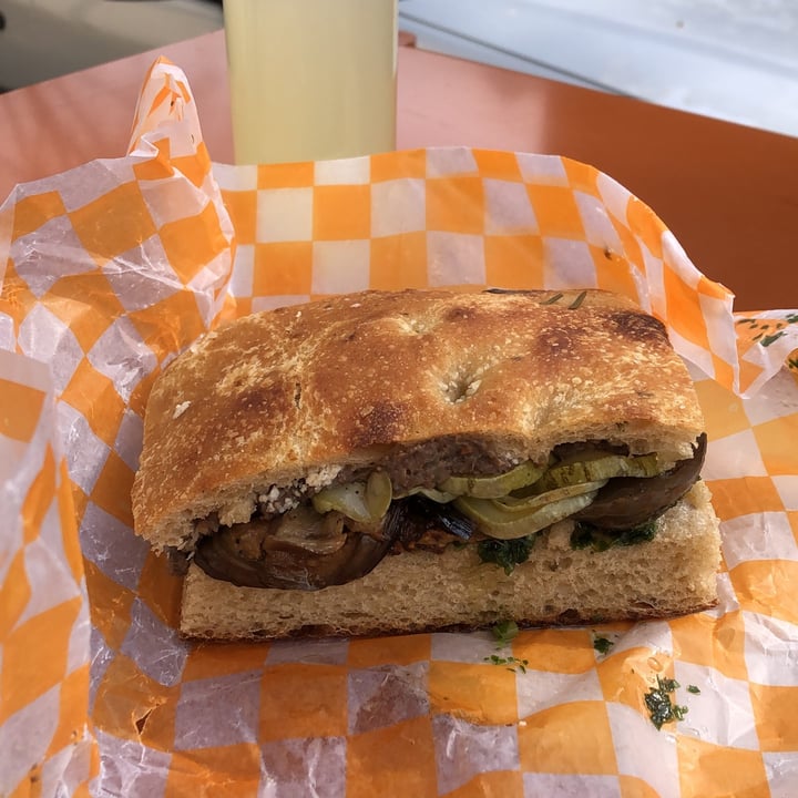 photo of La Manteca Negra sandwich con pan foccacia shared by @ailincufre on  13 May 2023 - review