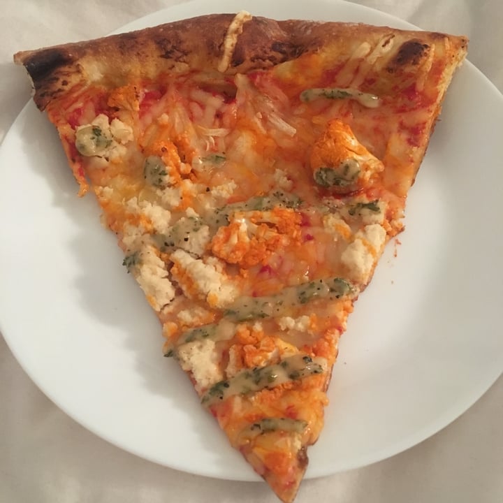 photo of Screamer's Pizzeria Buffalo Cauliflower Slice shared by @thebkvegans on  01 May 2023 - review