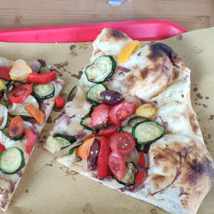photo of Pizza shop Pizza Bianca Con Verdure Miste shared by @viveregreenn on  16 Jun 2023 - review