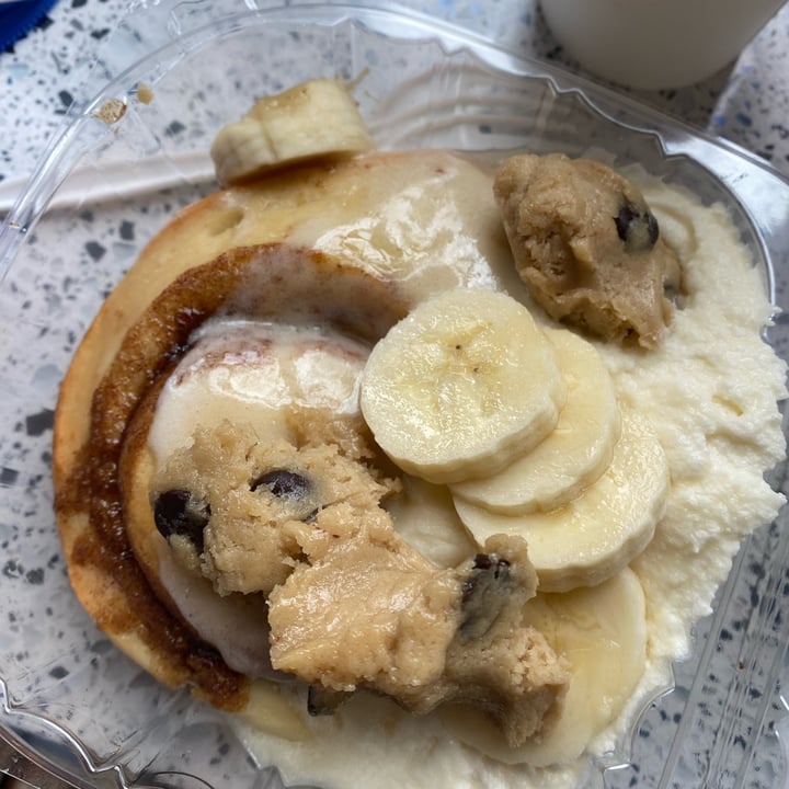 photo of Cinnaholic Cinnamon Roll shared by @szandra12 on  19 Apr 2023 - review