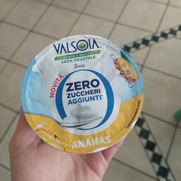photo of Valsoia Yogurt Di Soia All’ANANAS Senza Zuccheri shared by @fraveganita on  15 May 2023 - review