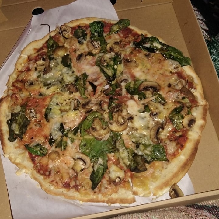 photo of Iwtopia Deli Mushroom And Spinach Pizza shared by @fluffybees on  11 Apr 2023 - review