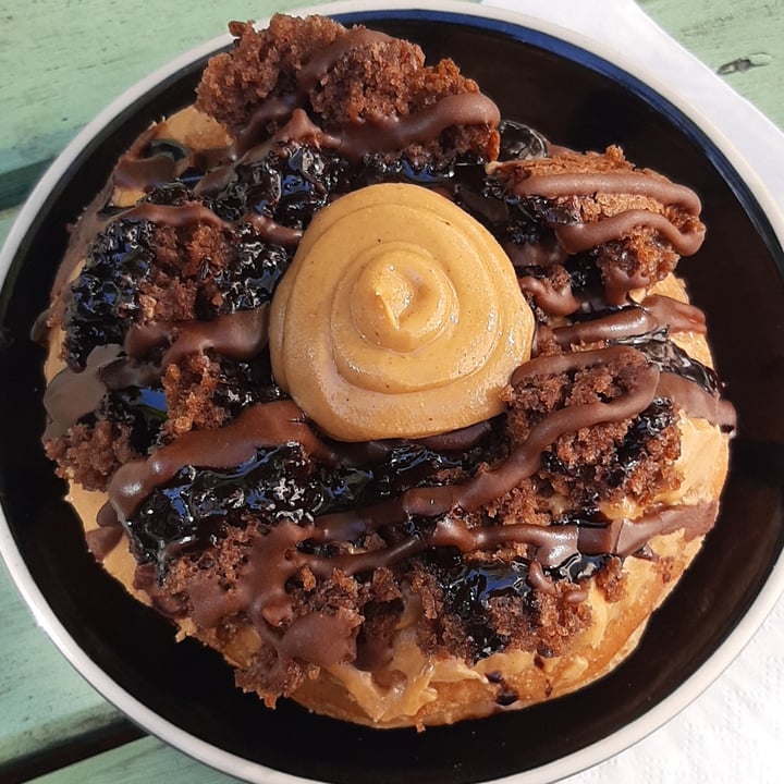 photo of Grumpy & Runt | Little Deli & Donuts peanut butter and Chocolate Cake with chocolate sauce and peanut chocolate drizzle shared by @rynol on  15 Apr 2023 - review