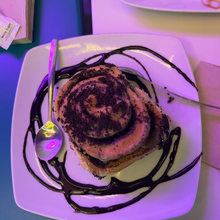 photo of Freedom Cakes Cinnamon Roll Oreo shared by @veganni on  26 Feb 2023 - review