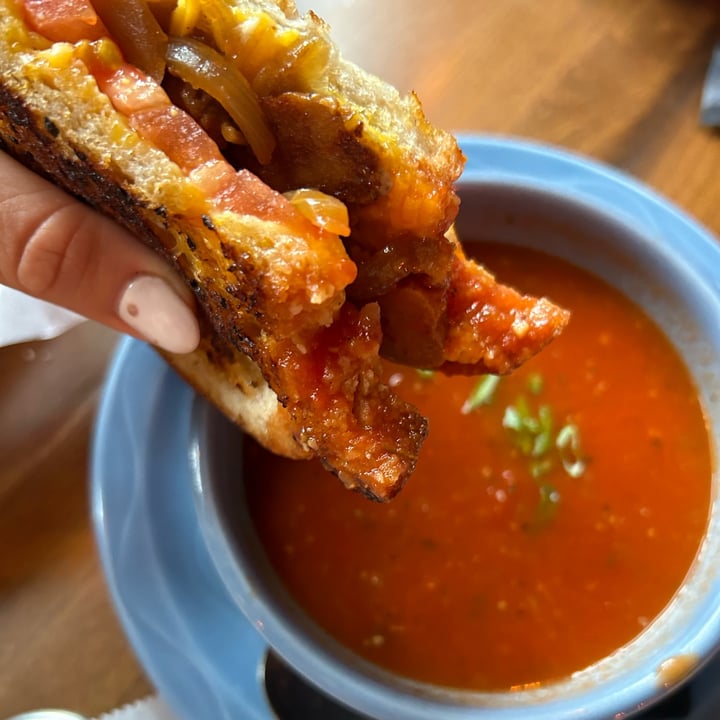 photo of All Souls Lounge Vegan grilled cheese with seitan, caramelized onions, & tomato soup shared by @ginanicole on  15 Aug 2023 - review
