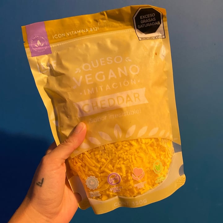 photo of Leaf Quedo Vegano Imitación Cheddar shared by @andreabastien on  30 May 2023 - review