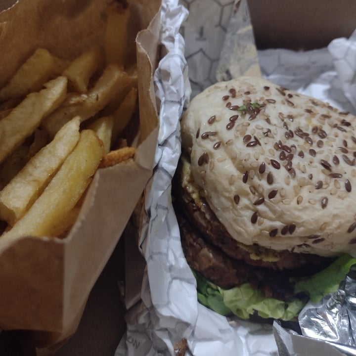 photo of Crisana Plant Based (Delivery y Take Away) Big burger shared by @julietab on  17 Jul 2023 - review