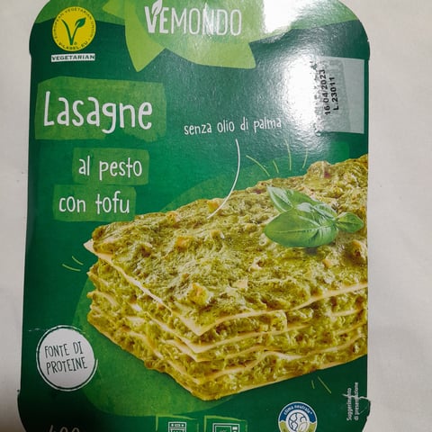 Vegan lasagna al pesto e tofu