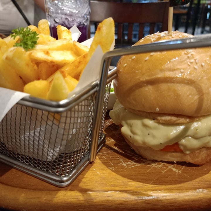 photo of PLANT-ERIAN V-Protein Cheese Burger shared by @jelson1106 on  18 Apr 2023 - review