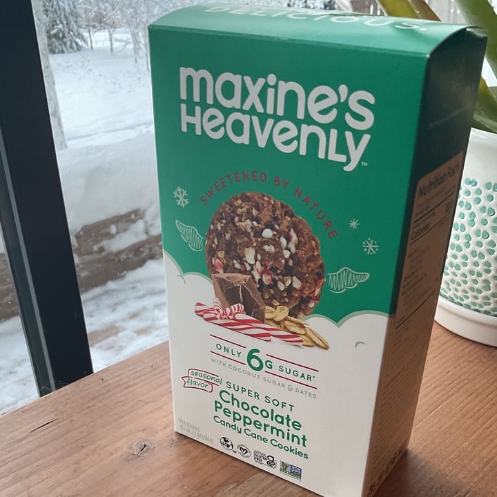 photo of Maxine’s Heavenly Chocolate Peppermint Candy Cane shared by @randizim19 on  02 Jan 2023 - review