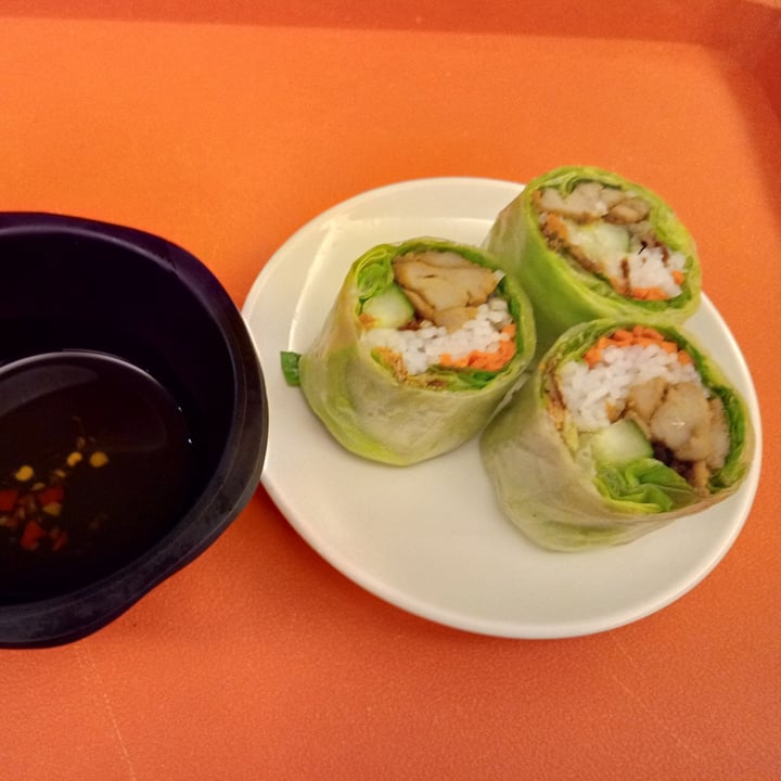 photo of Sandwich Saigon (Vegetarian) Fresh spring Rolls With Plant Based Meat shared by @veganspicegirl on  23 Feb 2023 - review