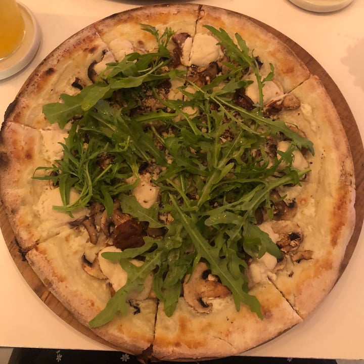 photo of KYND COMMUNITY Truffle Mushroom Pizza shared by @clawsandmore on  20 Jul 2023 - review