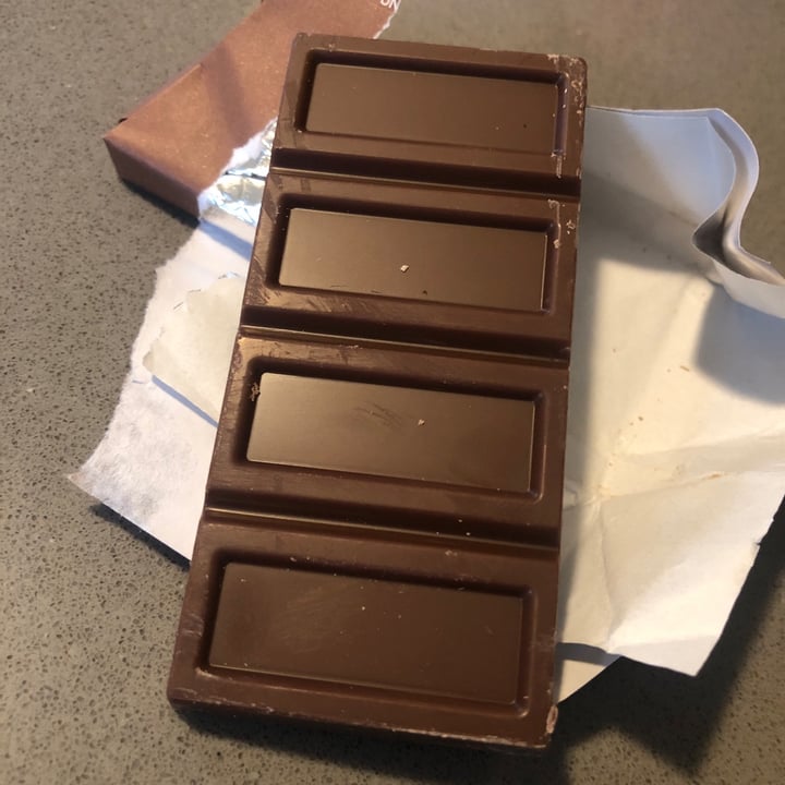 photo of Trader Joe's Oat Chocolate Bars shared by @saralovesveggies on  01 Feb 2023 - review