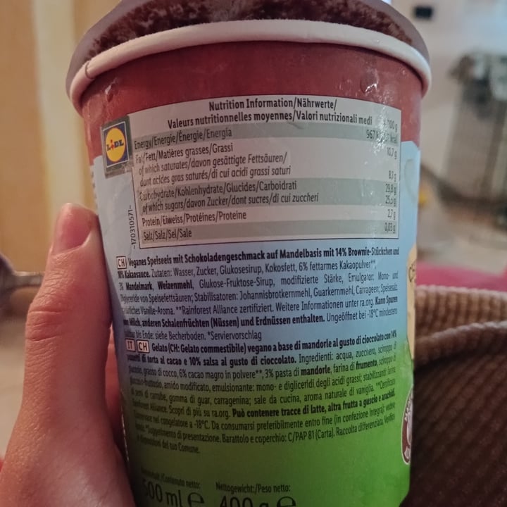 photo of Vemondo chocolate brownie ice cream shared by @sammy2001 on  24 Jan 2023 - review