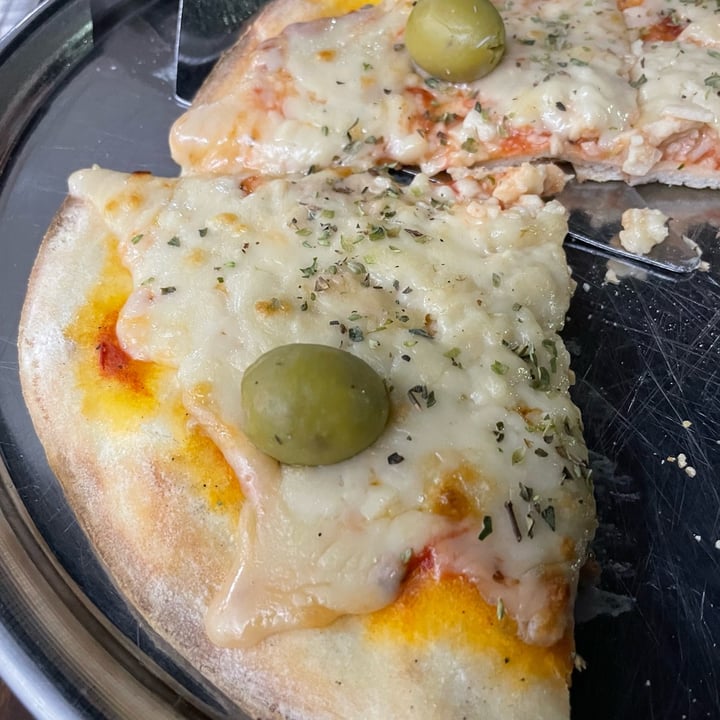 photo of Pizzeria La Guitarrita | Villa Urquiza pizza notco muzzalmendra shared by @rodobalzardi on  29 Jan 2023 - review