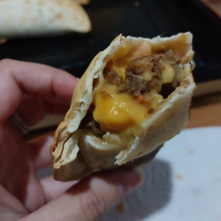 photo of Heaven Vegan Palermo Empanada Burger shared by @julietaaz on  24 Feb 2023 - review