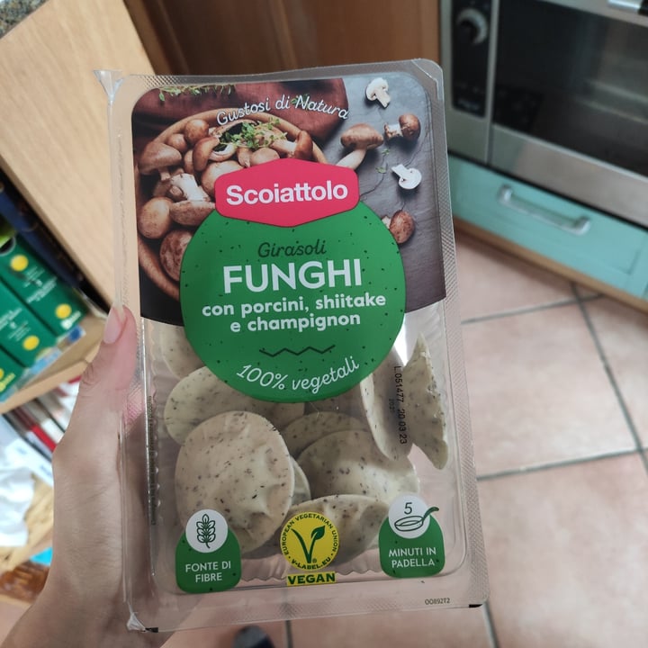 photo of Scoiattolo Girasoli Funghi con porcini, shiitake e champignon shared by @iseuz on  27 Jan 2023 - review
