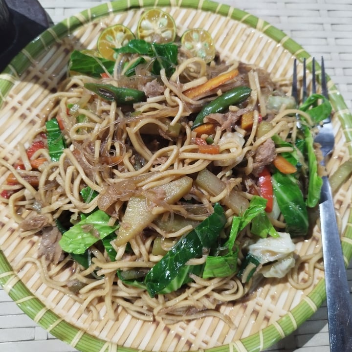 photo of Bamboo Beachhouse Filipino Stir Fry Noodles shared by @jwebbnature on  02 Apr 2023 - review