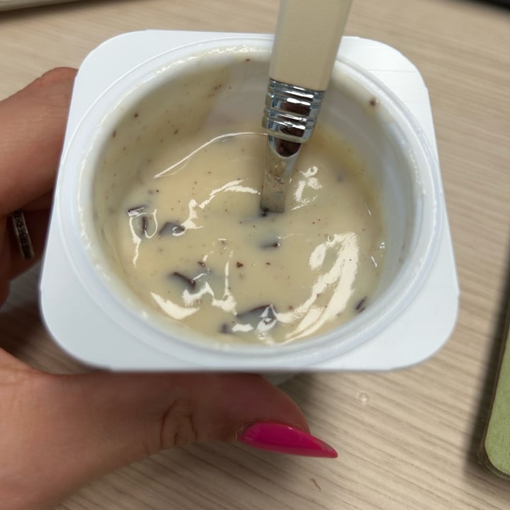 photo of Valsoia yogurt stracciatella shared by @penzi94 on  31 Jul 2023 - review