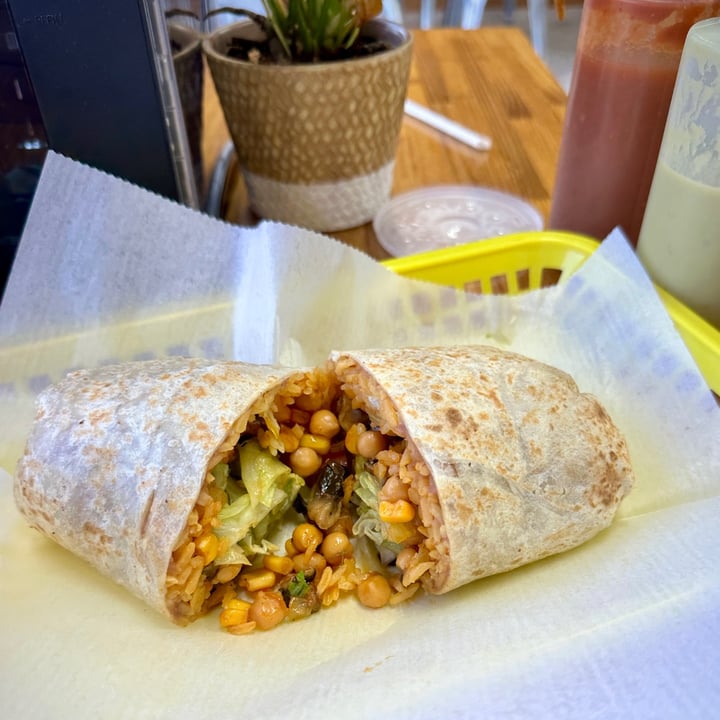 photo of Tacos El Fluffy Vegan Burrito shared by @sharksmeoow on  09 Jun 2023 - review