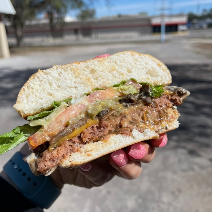 photo of Vegan Gator Food Truck Siiikedelic Mushroom Burger shared by @jamiewoodrum on  30 Dec 2022 - review