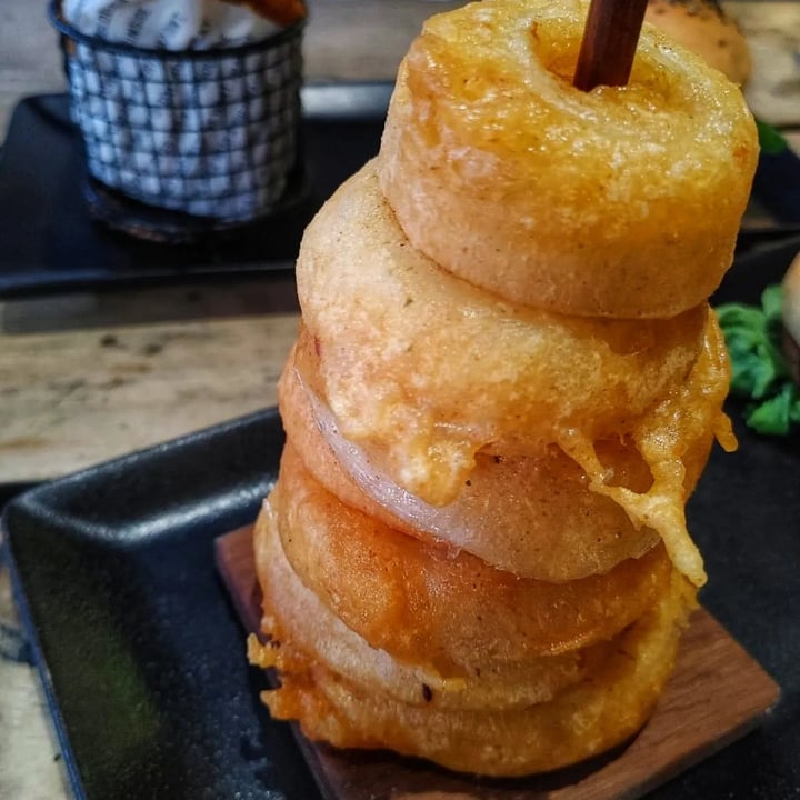 photo of Hudsons The Burger Joint (Parkhurst) Vegan Onion Rings shared by @veganonthesavannah on  04 Apr 2023 - review