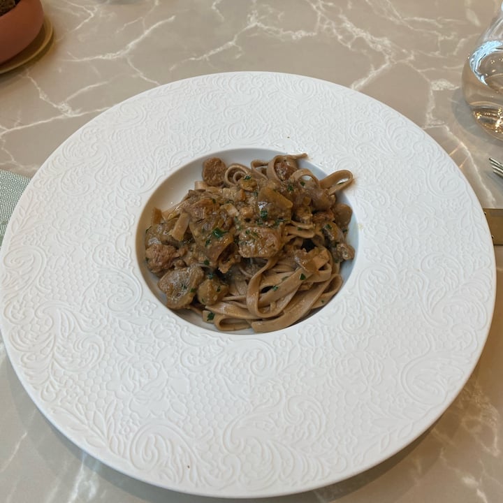 photo of Linfa Milano - Eat Different Tagliatelle Funghi E Salsiccia Vegetale shared by @valeross81 on  06 Feb 2023 - review