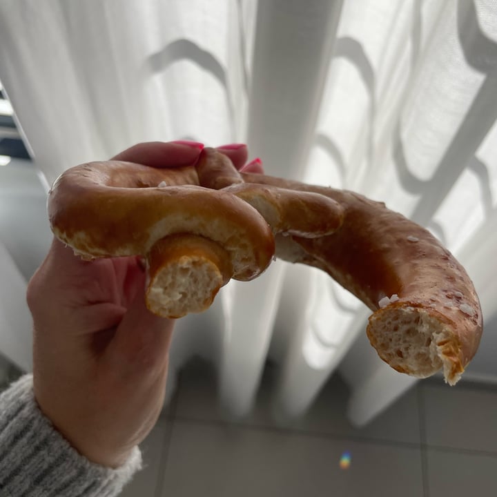 photo of Woolworths Food salted pretzels shared by @cdg2399 on  31 Jul 2023 - review