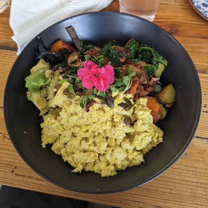 photo of Meraki Market Café Scrambled tofu bowl shared by @mattyoladipo on  15 Mar 2023 - review