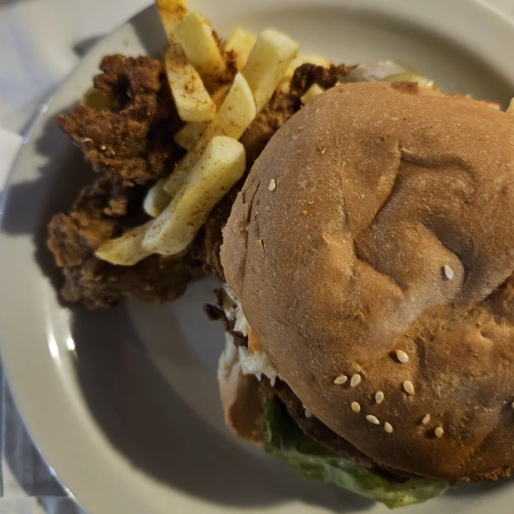 photo of The Vegan Chef Umhlanga Crispy Zingy Burger shared by @therush on  22 Mar 2023 - review