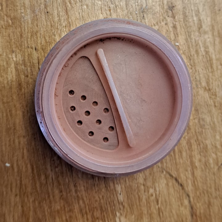 photo of Neve Cosmetics Ombraluce Duo Contouring Shadow/Light shared by @ilariapetri on  07 Mar 2023 - review