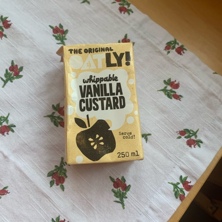 photo of Oatly whippable vanilla custard shared by @claudiascarabusci on  25 Dec 2022 - review