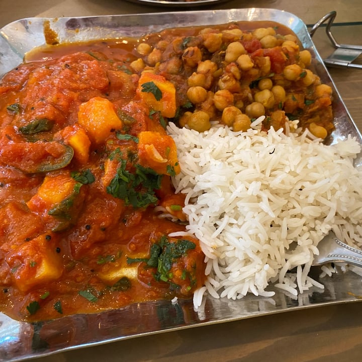 photo of Mowgli Street Food Tamarin Fries, Chickpea curry, Potato picnic curry shared by @zitchy on  14 Apr 2023 - review