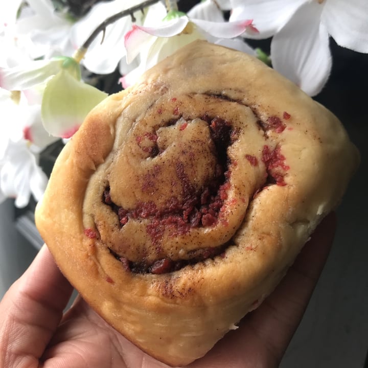 photo of Evolve Bake + Shop Maple B*con brioche Bun shared by @thethriftyplant on  11 Jun 2023 - review