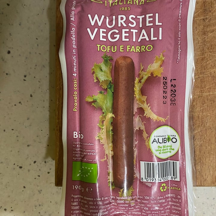 photo of Compagnia Italiana Wurstel vegetali con farro e soia shared by @laum0 on  07 Jan 2023 - review