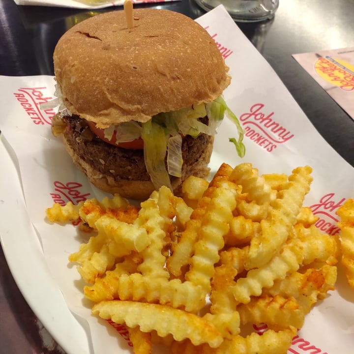 photo of Johnny Rockets Avocado vegan shared by @vancorreasic on  23 Mar 2023 - review